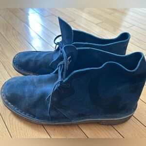 Swagged out Camo Clarks Men's Blue Suede Chukka Boots - Casual Desert Style SZ 9